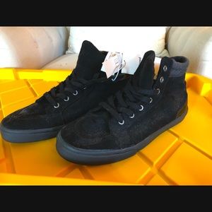 BRAND NEW OLD NAVY MENS FUR LINED SNEAKERS